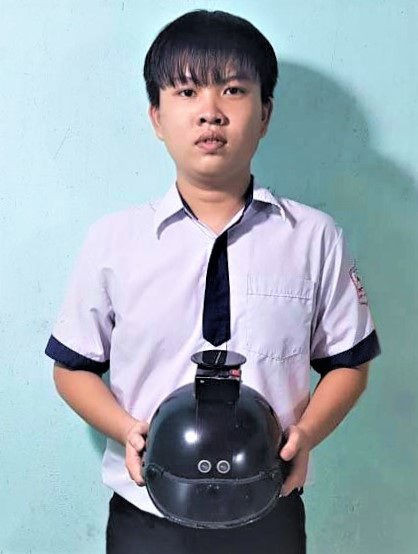 Nam sinh cho ra lò thiết bị hỗ trợ người khiếm thị từ vật dụng bỏ đi - 1