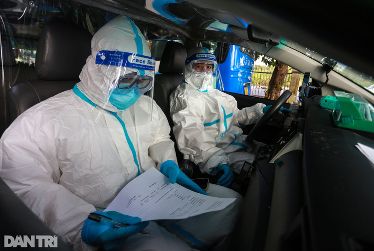 Biệt đội taxi chạy đua với tử thần Covid-19, giành lại sự sống cho các F0 - 1