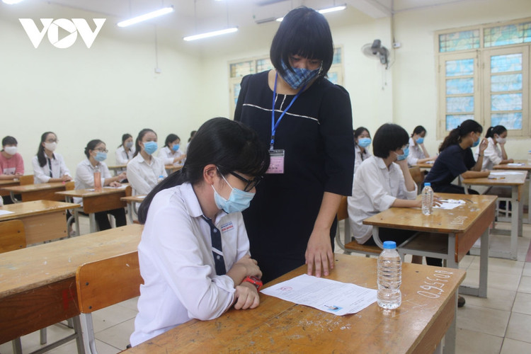 Bộ GD-ĐT hướng dẫn chương trình THCS, THPT ứng phó với dịch Covid-19 ảnh 1