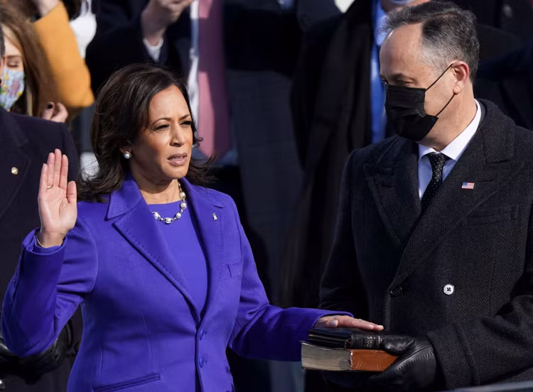 Biden nham chuc anh 3