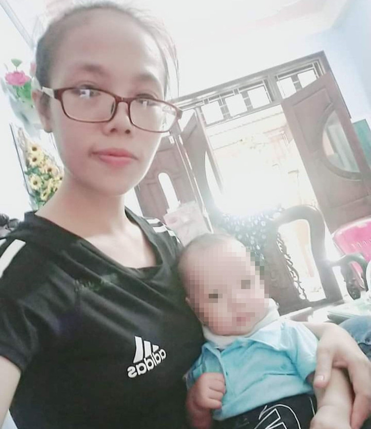 clip con bi nhet gie vao mom anh 2