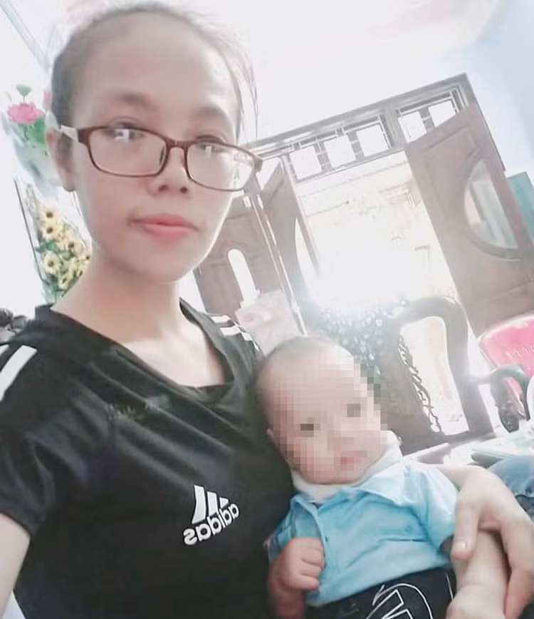 clip con bi nhet gie vao mom anh 2