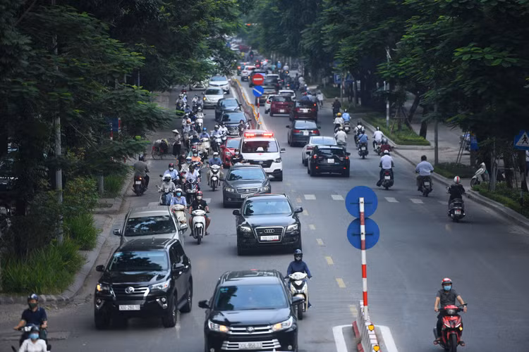 giao thong Ha Noi dong duc ngay dau tuan anh 3