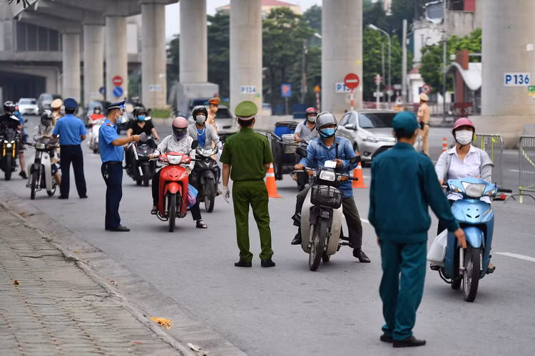 giao thong Ha Noi dong duc ngay dau tuan anh 4