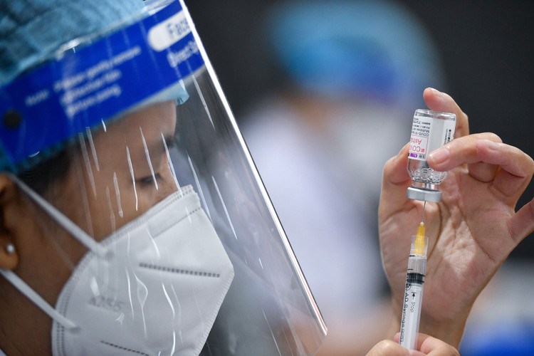 ut ngan khoang cach 2 mui AstraZeneca anh 1