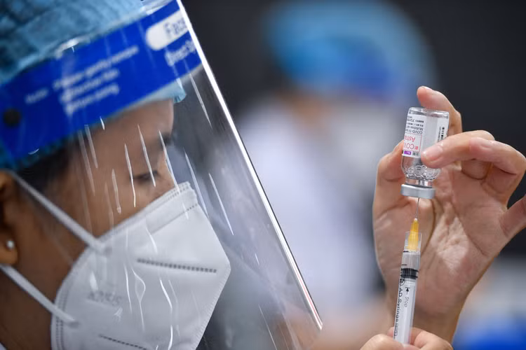 ut ngan khoang cach 2 mui AstraZeneca anh 1