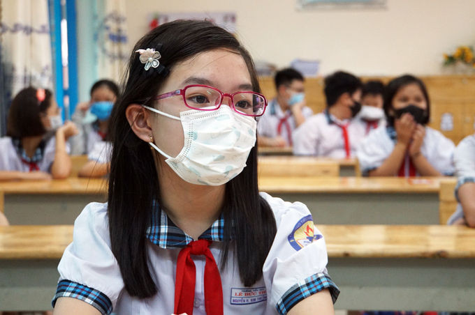 Học sinh lớp 5 trường Tiểu học Lê Đức Thọ trong buổi học tháng 5/2020, sau đợt Covid-19. Ảnh: Mạnh Tùng.