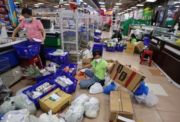 bom 100 don hang di cho ho anh 1