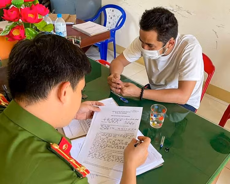 Lua dao chiem doat tai san anh 1