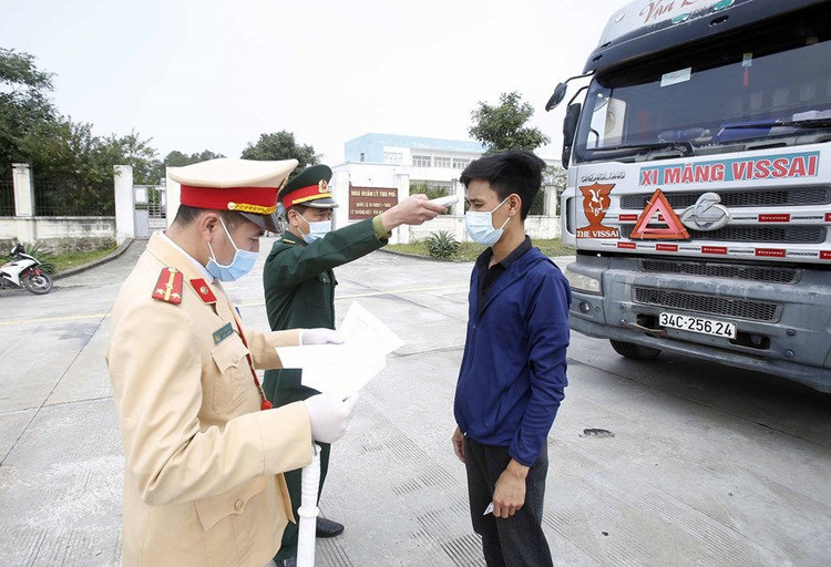 [Photo] Hưng Yên: Tăng cường kiểm soát người, phương tiện vào tỉnh ảnh 3