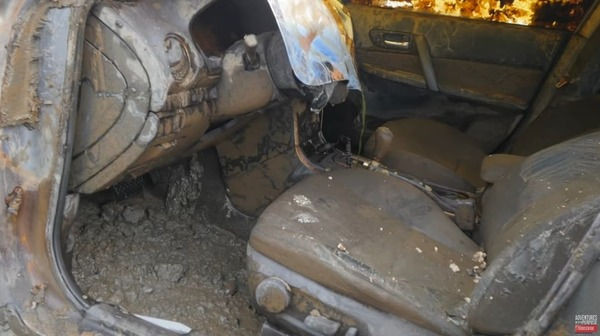 Livestream cảnh lặn sông, nam YouTuber sợ hãi khi phát hiện ra xác chết trong xe, vô tình phá được vụ án bí ẩn 12 năm về trước - Ảnh 3.