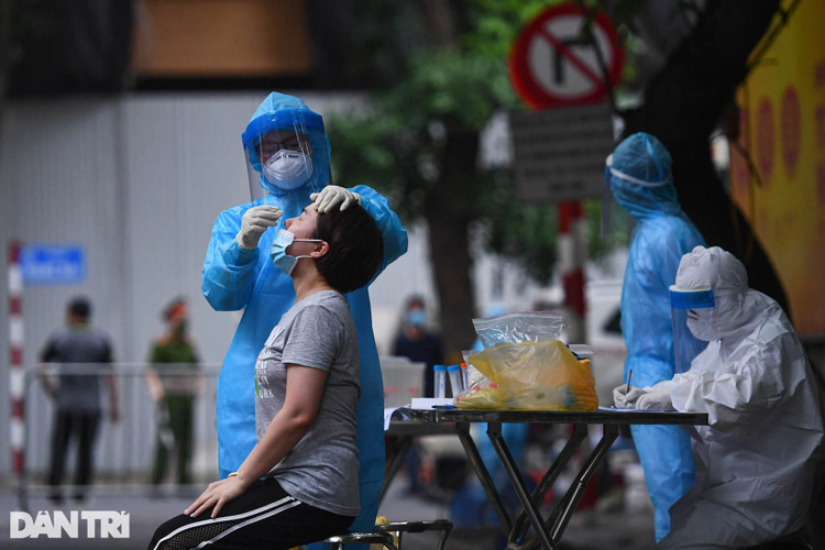 Chủ tịch Hà Nội: Thực hiện nghiêm giãn cách mới tách hết F0 trong cộng đồng - 1