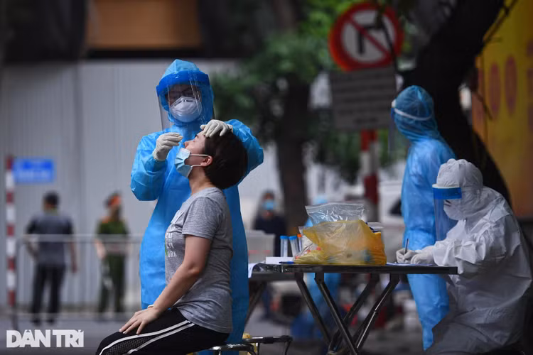 Chủ tịch Hà Nội: Thực hiện nghiêm giãn cách mới tách hết F0 trong cộng đồng - 1