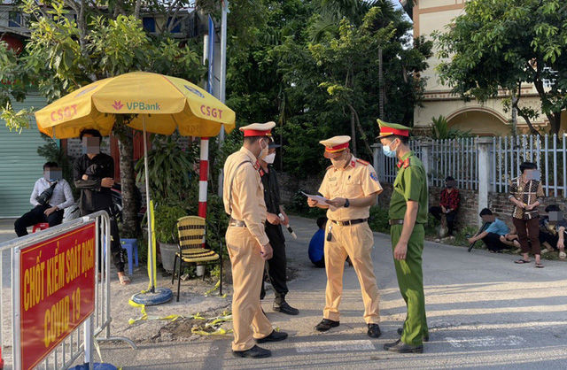 Hà Nội: Muôn kiểu trốn khai báo, trốn cách ly, vận chuyển người trái phép bị phát hiện - Ảnh 2.