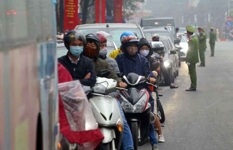 Giao thông ùn tắc ngày đầu tuần ảnh 2