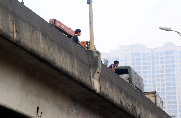 Giao thông ùn tắc ngày đầu tuần ảnh 8