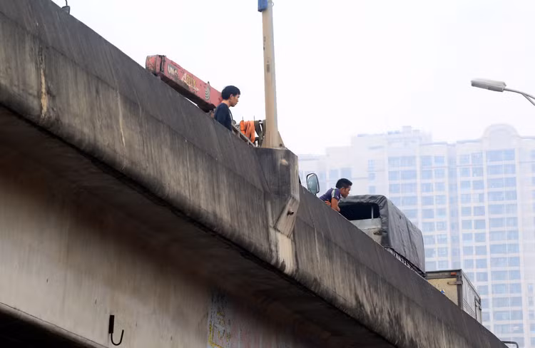 Giao thông ùn tắc ngày đầu tuần ảnh 8