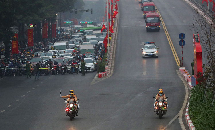 Hàng nghìn cảnh sát dẫn đoàn, phân luồng bảo vệ Đại hội Đảng ảnh 6