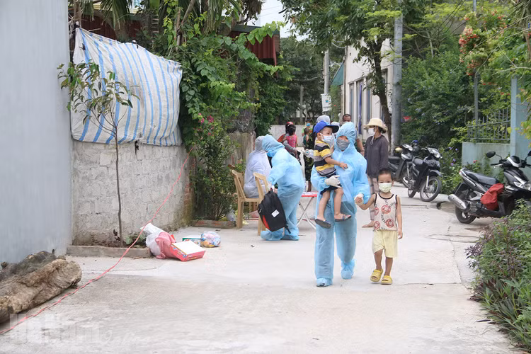 Bạn học dương tính với SARSCoV2 24 học sinh Mần non lớp 3 tuổi ở Công Lý phải cách ly tập trung