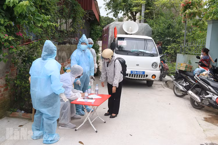 Bạn học dương tính với SARSCoV2 24 học sinh Mần non lớp 3 tuổi ở Công Lý phải cách ly tập trung