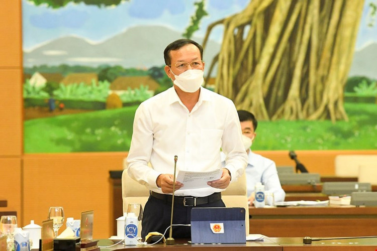 Phó Chánh án Tòa án nhân dân tối cao Nguyễn Trí Tuệ trình bày báo cáo. Ảnh: Quốc hội