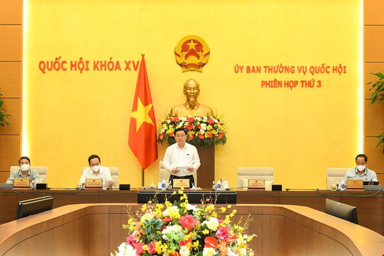 Chủ tịch Quốc hội Vương Đình Huệ điều hành nội dung làm việc. Ảnh: Quốc hội