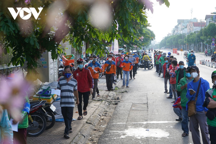 Từ 24/9, doanh nghiệp quản lý tự tổ chức xét nghiệm Covid-19 cho shipper tại TP.HCM ảnh 1