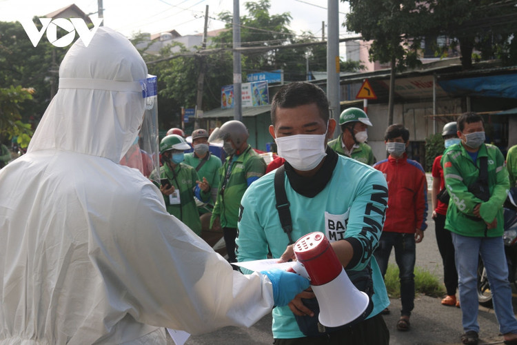 Từ 24/9, doanh nghiệp quản lý tự tổ chức xét nghiệm Covid-19 cho shipper tại TP.HCM ảnh 2