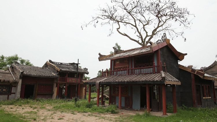 Một góc phim trường Cổ Loa khi quay phim Huyền sử thiên đô nhân Đại lễ 1.000 năm Thăng Long - Hà Nội /// LƯU QUANG PHỔ