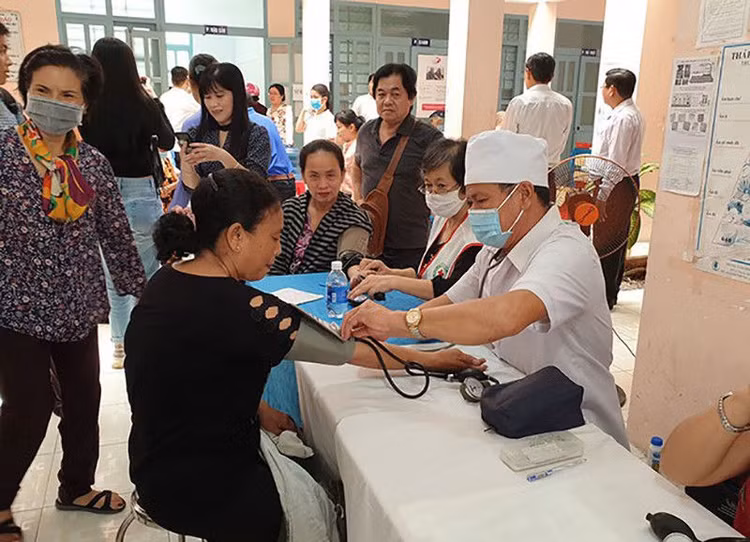 Nhiều chính sách mới sẽ có hiệu lực ngày đầu năm 2021 - ảnh 1