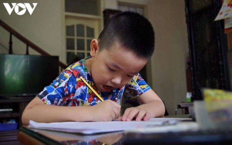 Nhiều phụ huynh cho rằng không nên thi trực tuyến với những lớp học sinh còn quá nhỏ. (Ảnh minh họa)
