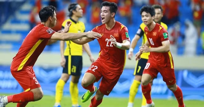 Ai sẽ thay HLV Park Hang Seo chỉ đạo ở trận gặp UAE? - 1