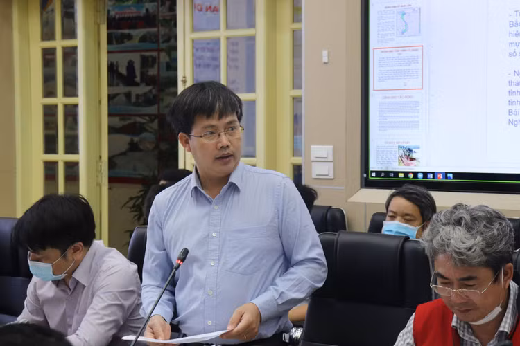 Áp thấp nhiệt đới đang mạnh lên thành bão, rạng sáng mai đổ bộ đất liền - 1