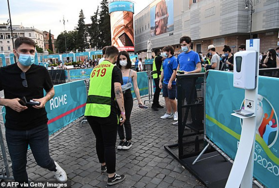 Lễ khai mạc đầy màu sắc và ấn tượng của Euro 2020 - 7