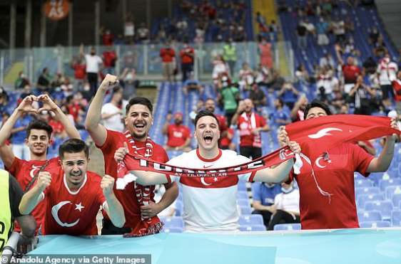 Lễ khai mạc đầy màu sắc và ấn tượng của Euro 2020 - 8