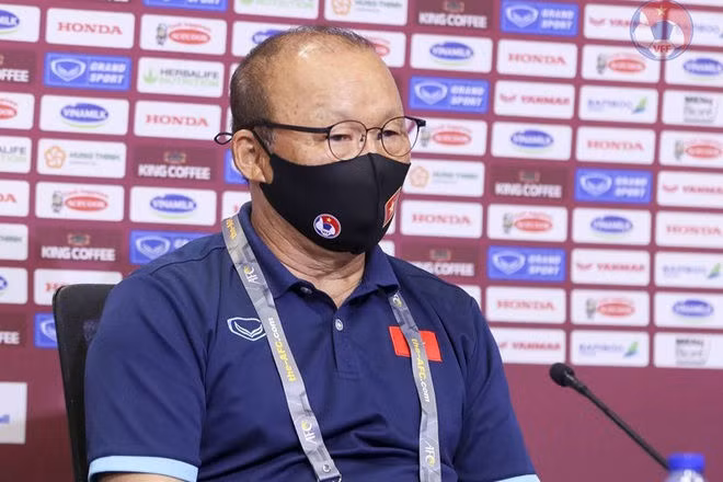 HLV Park Hang Seo bị cấm chỉ đạo ở trận Việt Nam - UAE.