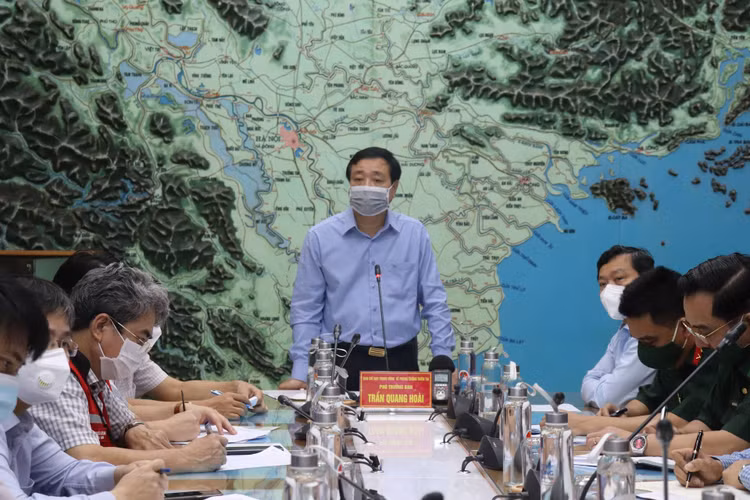 Áp thấp nhiệt đới đang mạnh lên thành bão, rạng sáng mai đổ bộ đất liền - 2