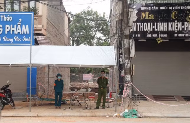 Sơ tán người dân trong bán kính 500m để xử lý quả bom 340kg - 1