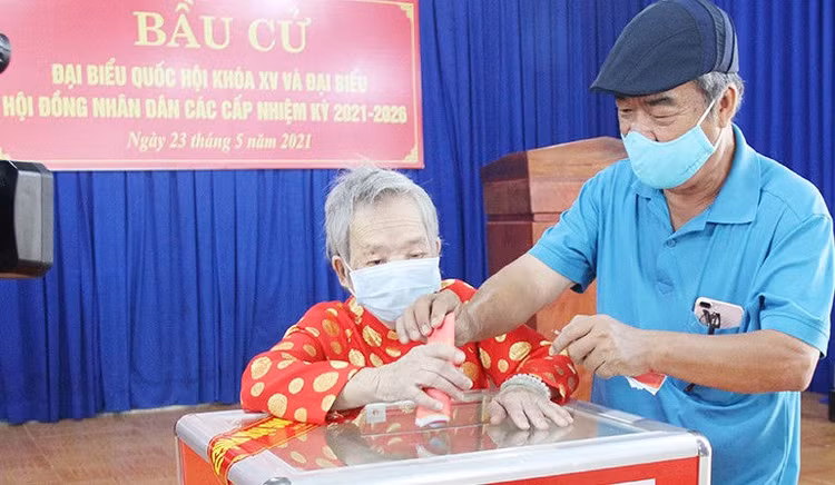 Tỉnh đầu tiên công bố kết quả bầu đại biểu HĐND ảnh 1