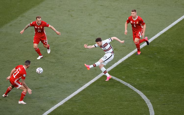 Ronaldo tao 3 ky luc anh 7