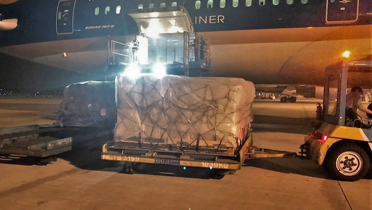 Cho vai thieu bang may bay anh 1