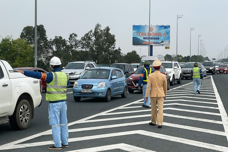 Tai nan mung 2 Tet anh 2