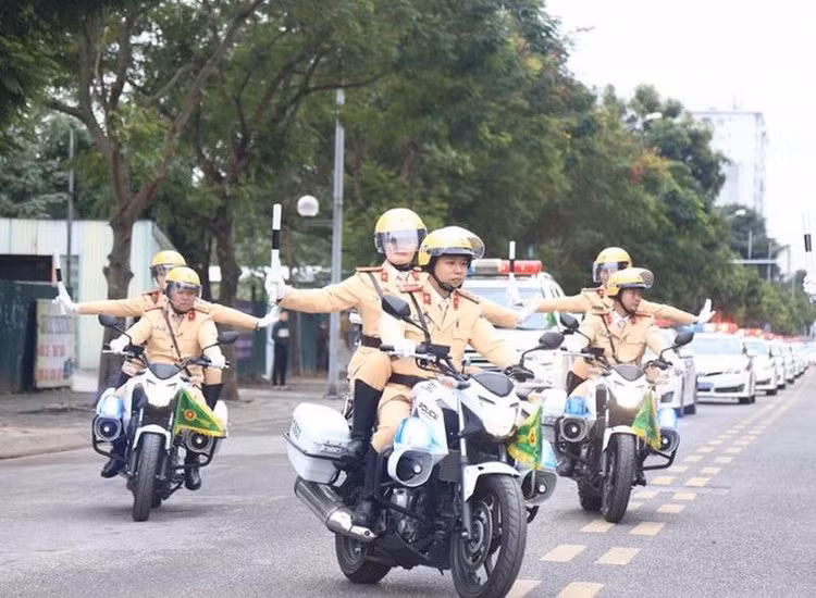 Cảnh sát giao thông toàn quốc mở cao điểm dịp lễ 30-4,1-5 - ảnh 1