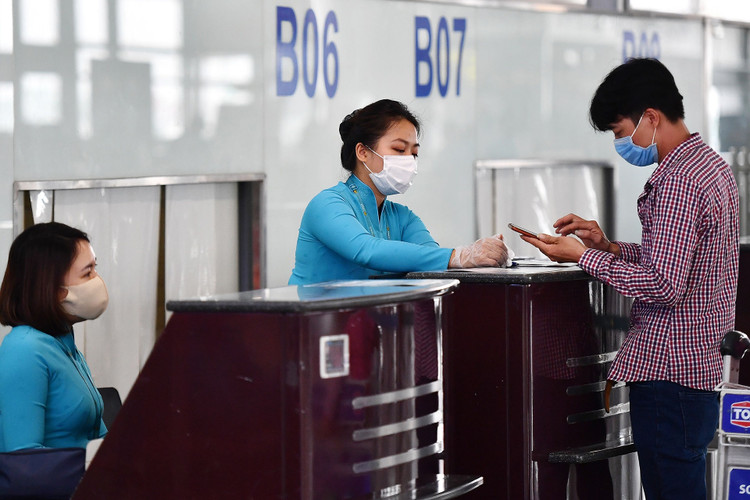 bo tran gia ve may bay anh 2