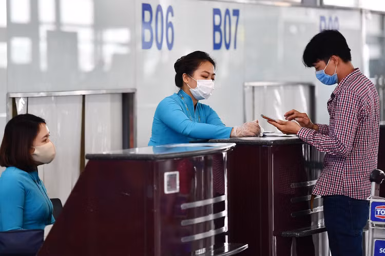 bo tran gia ve may bay anh 2