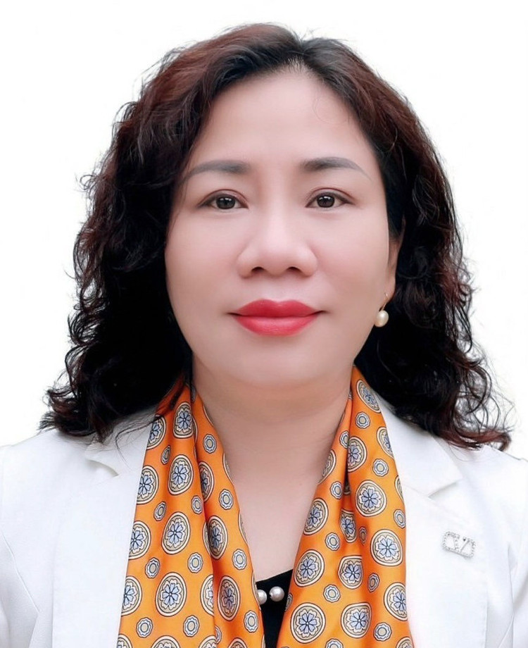 Nữ doanh nhân Trần Thị Hiền cam kết nếu tiếp tục trúng cử sẽ góp phần xây dựng và hoàn thiện kết cấu hạ tầng đồng bộ, phát huy lợi thế liên kết vùng tạo động lực thúc đẩy phát triển kinh tế. Ảnh: Đ.C.