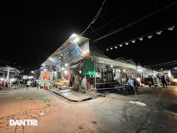 Hà Nội tạm phong tỏa 2 chợ đầu mối - 2