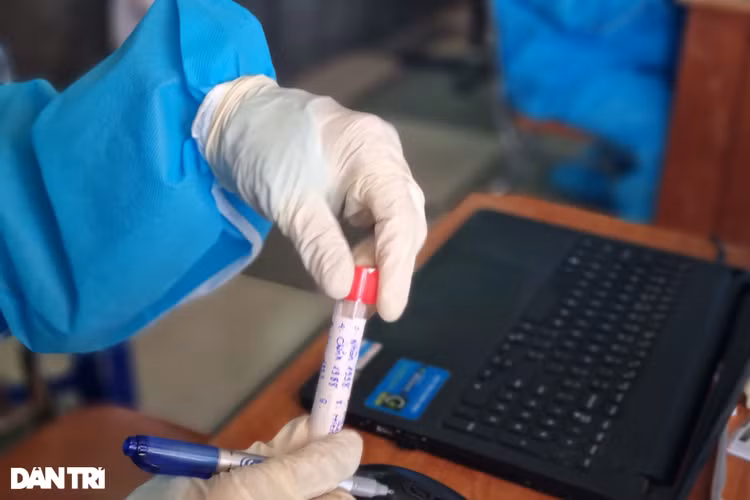 Vụ cán bộ Đà Nẵng tát nhân viên lấy mẫu xét nghiệm: Đề nghị xử lý nghiêm - 1