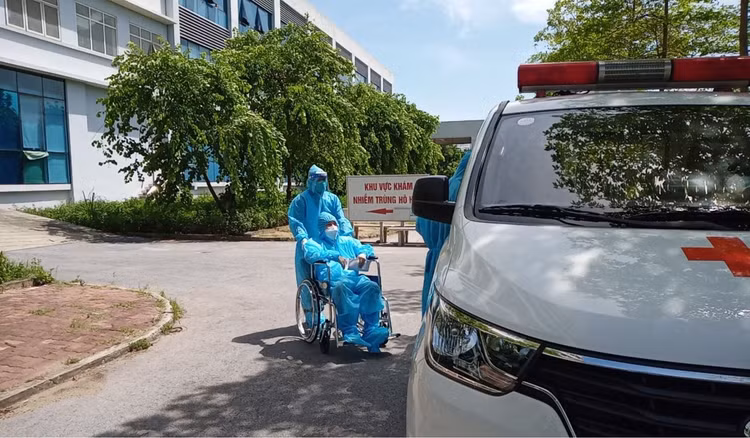 1 phụ nữ sốc độc tố virus SARS-CoV-2, tổn thương phổi trên 75% vẫn sống sót kỳ diệu ảnh 2