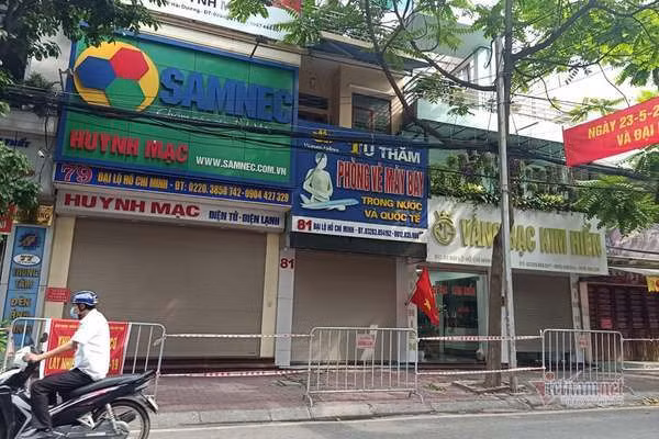 Công an vào cuộc vụ vợ chồng F0 ở lỳ trong nhà khi bị đưa đi cách ly